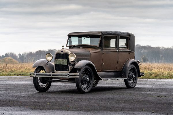 1929 Ford Model A Deluxe Saloon
